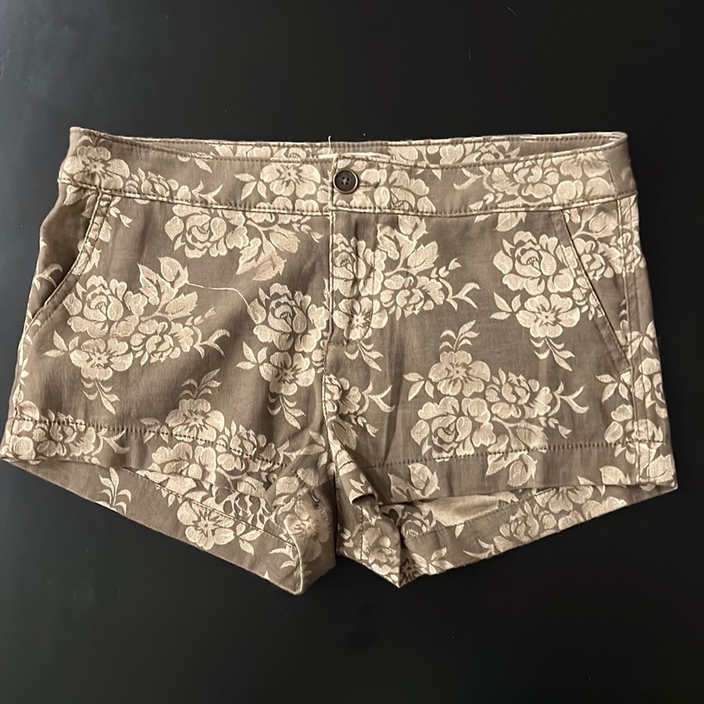 Hollister shorts neutral olive green with lighter shimmery flower print size one